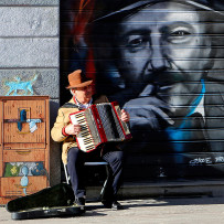 Musicista di strada. Porta Cicca